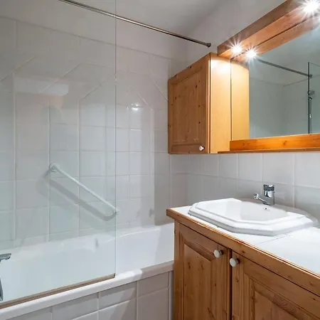 Apartment 2 A Meribel, Proche Pistes Et Commerces - Fr-1-355-139 Meribel